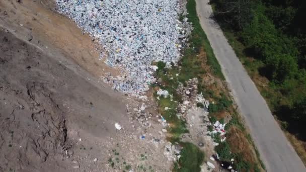 Aerial view of huge rubbish dump. Trash and garbage landfill. Ecology problem, nature pollution. Consumerism economy cons. — Stock Video