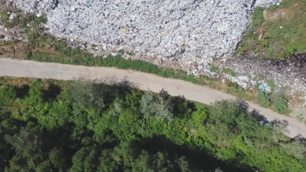 Aerial view of huge rubbish dump. Trash and garbage landfill. Ecology problem, nature pollution. Consumerism economy cons. — Stock Video