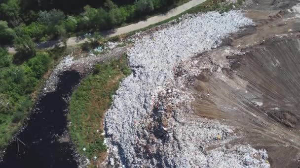 Aerial view of huge rubbish dump. Trash and garbage landfill. Ecology problem, nature pollution. Consumerism economy cons. — Stock Video