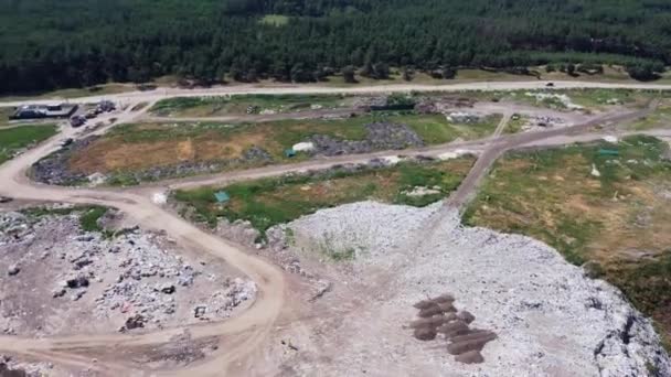 Aerial view of huge rubbish dump. Trash and garbage landfill. Ecology problem, nature pollution. Consumerism economy cons. — Stock Video