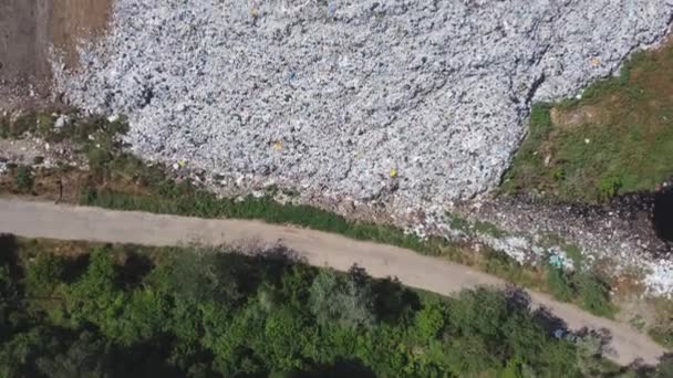 Aerial view of huge rubbish dump. Trash and garbage landfill. Ecology problem, nature pollution. Consumerism economy cons. — Stock Video