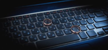 Alyans, bilgisayar klavyesindeki