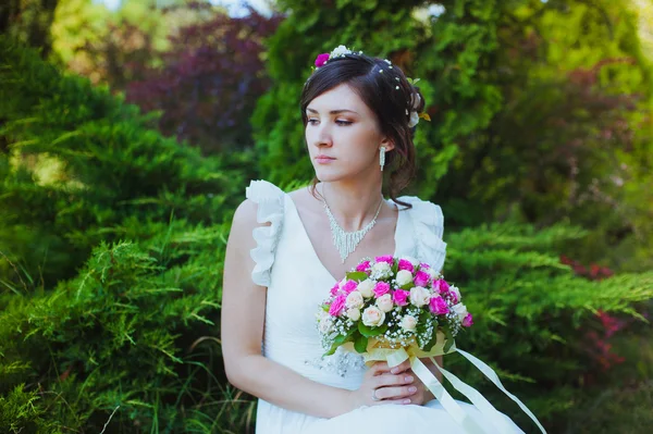 Happy bride, happy and love — Stock Photo, Image