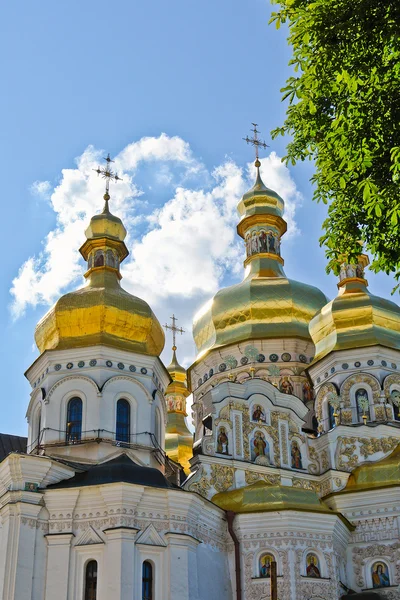 Cúpulas douradas de Kiev Pechersk Lavra, Kiev, Ucrânia — Fotografia de Stock