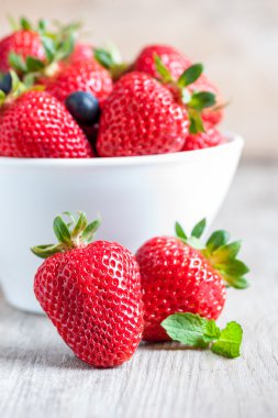 Çilek günlük kahvaltı ahşap tablo