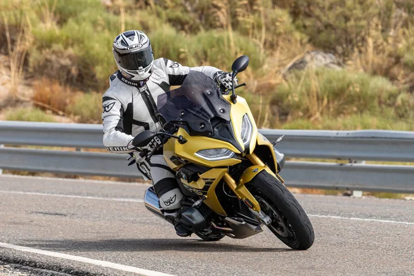 Motociclista Que Circula Asfalto Fotografia Capturada Durante Mês Setembro 2020 — Fotografia de Stock