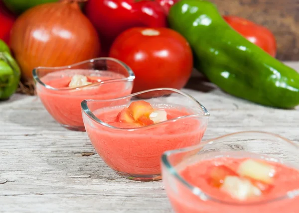 Verduras ralladas en tazón de vidrio — Foto de Stock