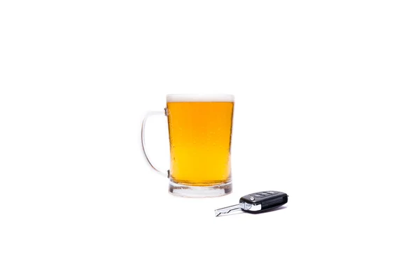 Κούπα της μπύρας σε άσπρο φόντο — Φωτογραφία Αρχείου