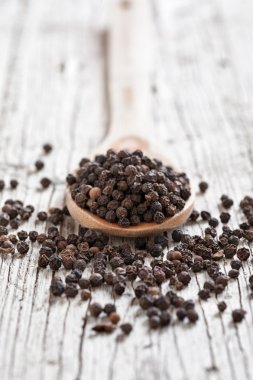 Ahşap üzerine karabiber