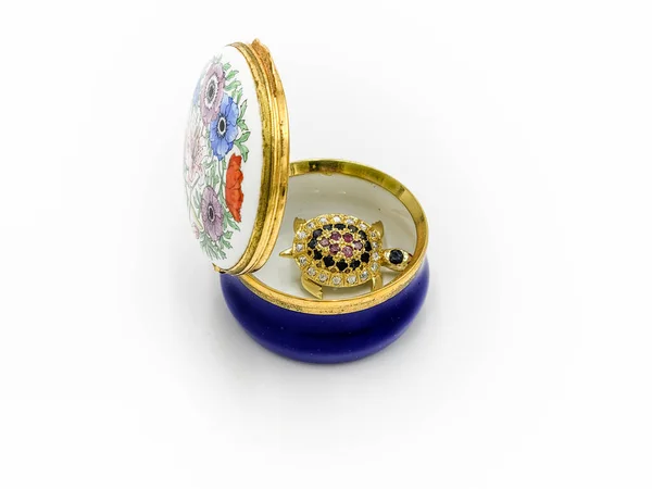 Rustikální Ročník Kolo Šperky Porcelán Dekorativní Květinové Věnec Box Bílém — Stock fotografie