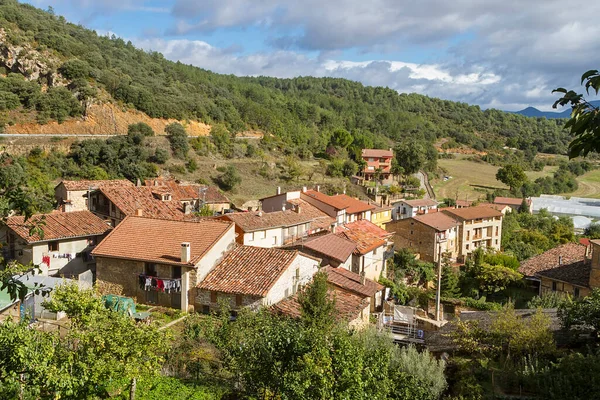 Tobera Stadt Romanische Einzigartige Kirche Und Wasserfälle Der Provinz Burgos — Stockfoto