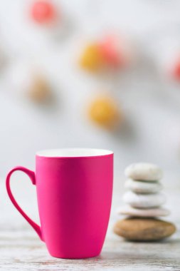 Zen atmosferinde bir fincan kahve.