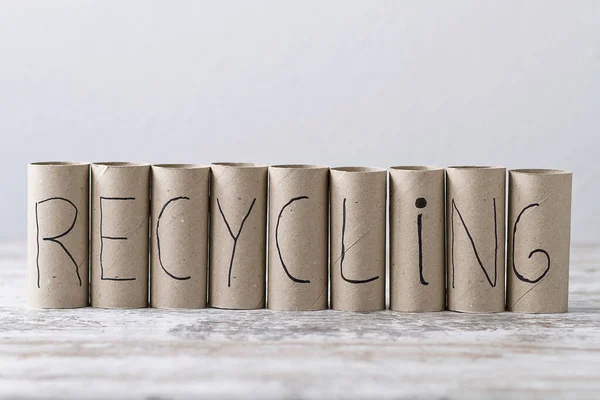 Sortowane Rolki Tekturowe Przedstawiające Koncepcję Recyklingu — Zdjęcie stockowe
