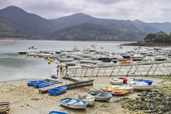 Urdaibai doğa koruma alanındaki Mundaka kasabası, İspanya.