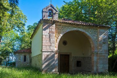 İspanya 'nın Asturias kıyısındaki Llanes belediyesinin panoramik manzarası