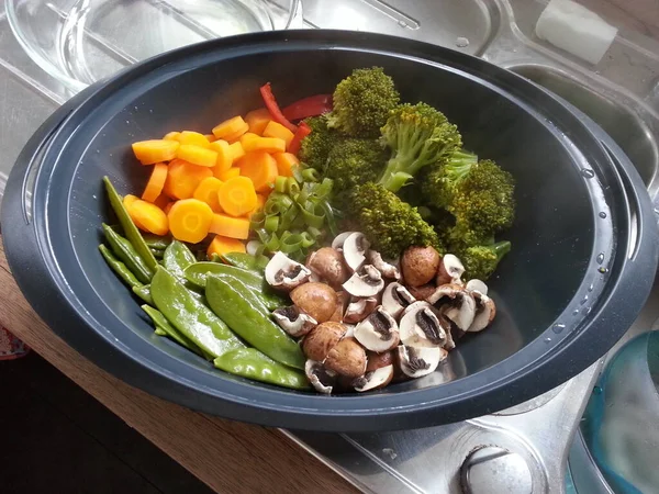 Warzywa Grzybami Jako Surowe Warzywa Przygotowane Gotowania — Zdjęcie stockowe