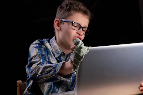 Boy Dusts Laptop Green Cloth — Stock Photo, Image