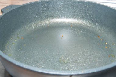 boş yağlı alüminyum tava sıcak