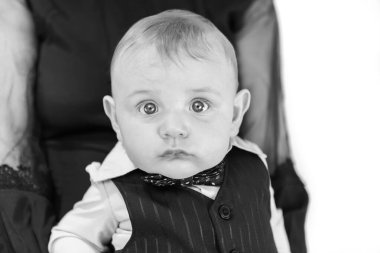 Bebek ve kadın merakla bakıyorlar