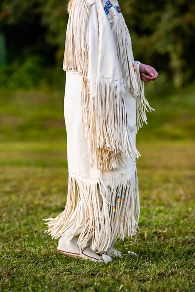 Persona vestida con traje de cuero en el festival — Foto de Stock