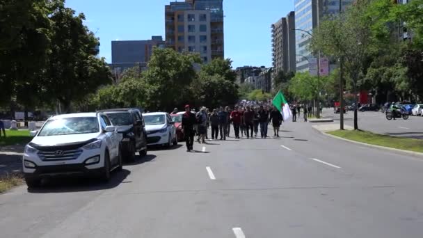 Anty-Covid maski i protesty bezpieczeństwa w Kanadzie — Wideo stockowe