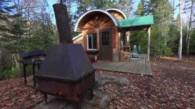 Ormandaki küçük evleri gözden kaçırdık.