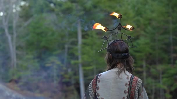 Young male removing metal horn with flames — Stock Video