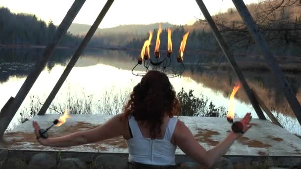 Woman dancer with flame dragon helmet dancing — Stock video