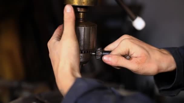 Hands of female tightening drill press — Stock Video