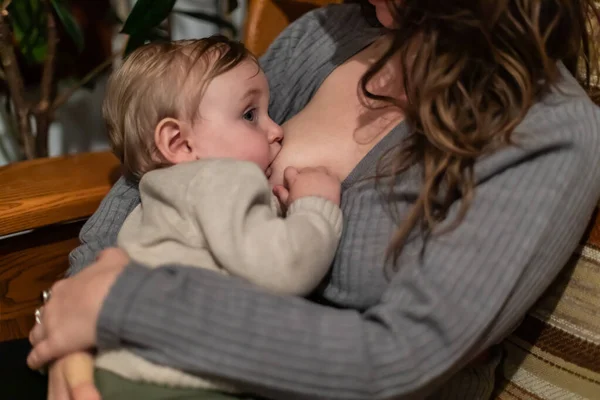 Intimate moment between a mom and her baby boy — Stock Photo, Image