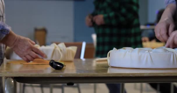 Moments d'apprentissage pendant l'atelier de batterie autochtone — Video