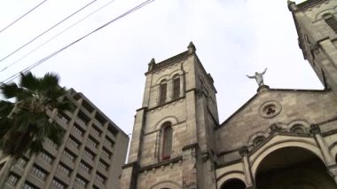 Odaklı bir şehirde görkemli kiliseler