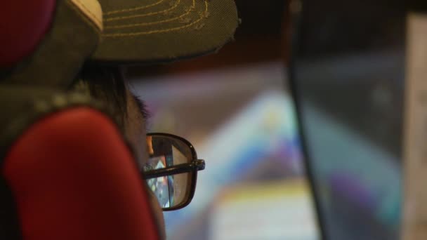 Documenteren van online gaming verslavingen in Korea — Stockvideo
