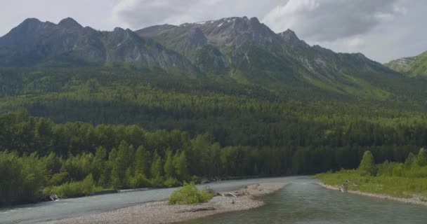 Uma bela paisagem montanhosa — Vídeo de Stock