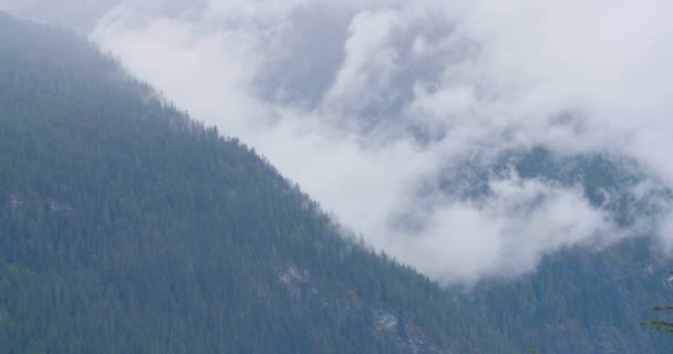 Eine wunderschöne Berglandschaft — Stockvideo