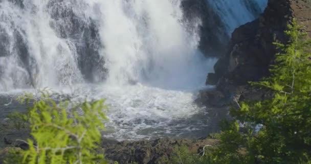 Spokojny krajobraz wodospadu — Wideo stockowe