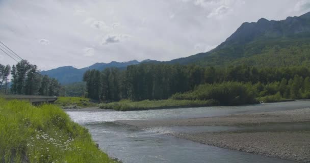 Un hermoso paisaje de montaña — Vídeo de stock