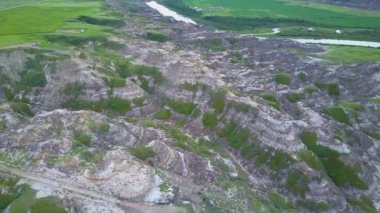 Uçurumların çarpıcı manzarası