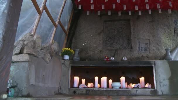 Culte en Corée, dans un temple de la ville — Video