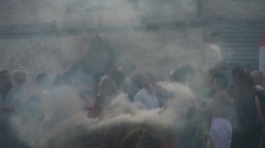Nepal 'de ölü yakma ayinine yardım ediyorum.