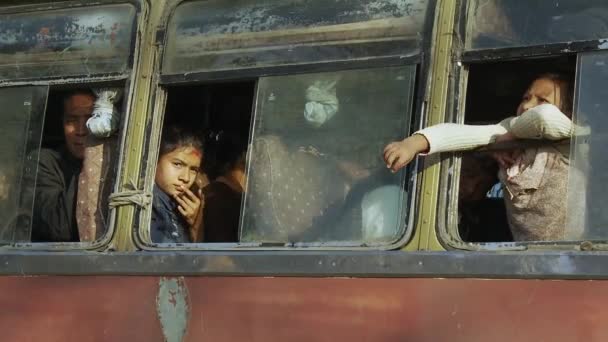 Scene quotidiane in giro per Katmandu — Video Stock