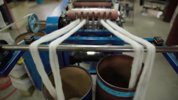 Proces wirowania w produkcji wełny — Wideo stockowe