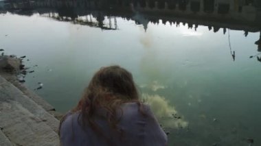 Nepal 'de ölü yakma ayinine yardım ediyorum.