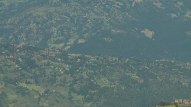ネパールの田舎で山のスイング — ストック動画