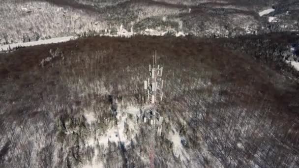 Drone videografia da torre de telecomunicações — Vídeo de Stock