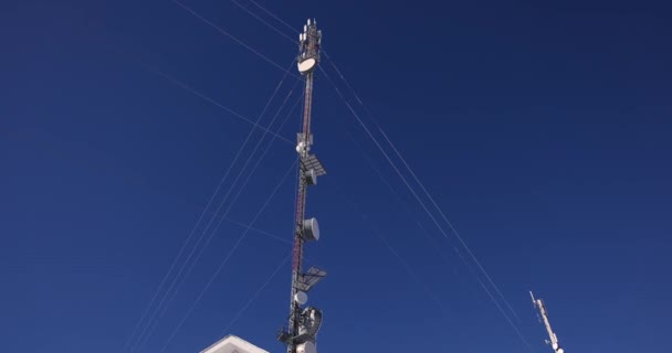 Documental sobre torres de telecomunicaciones — Vídeo de stock