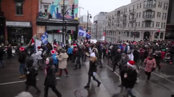 Manifestación pacífica contra el bloqueo en Montreal — Vídeos de Stock