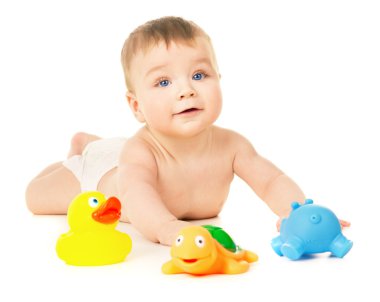 tarama ve oyuncakları ile oynarken güzel bebek