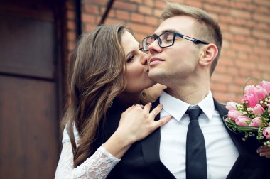 Gelin öpüşme koca