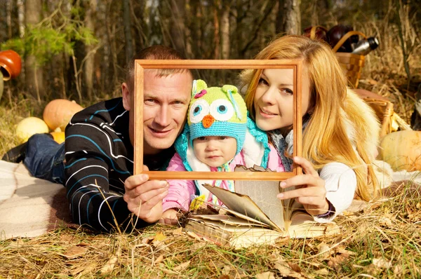 Portrait of happy family on nature — Stock Photo, Image